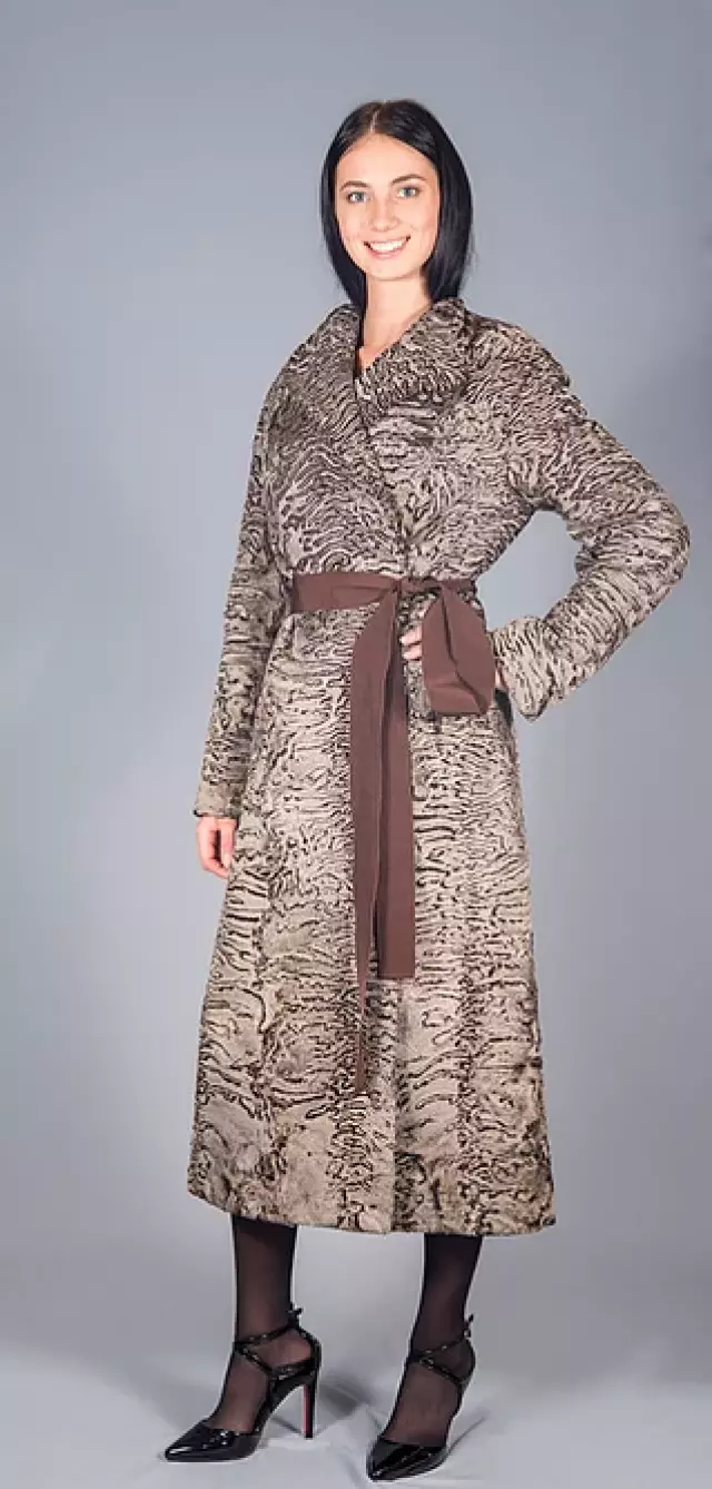 Пальто из каракуля с тканевым поясом