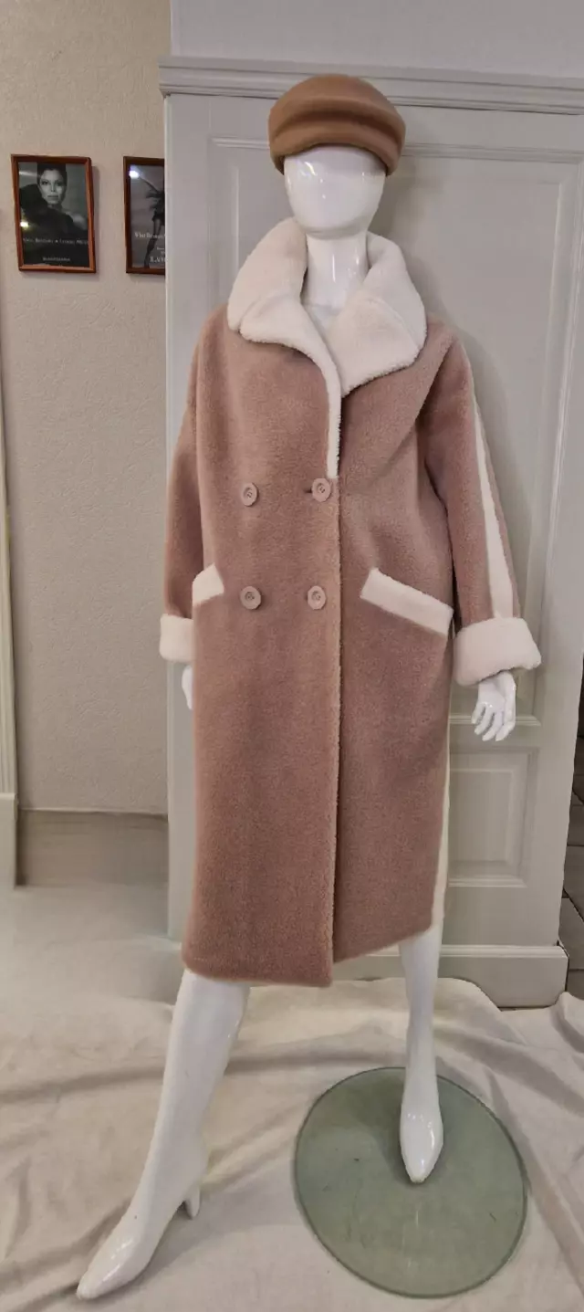 Стильное пальто из натуральной шерсти